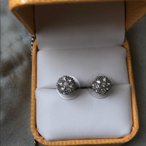 Silver and cubic zirconia necklace and earring set - Picture 4 of 4